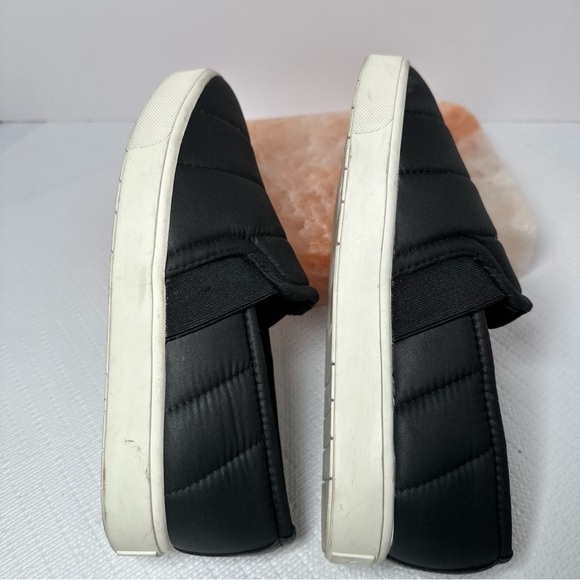 Vince Blair Quilted Slip On Shoe Cross Trainer 5.5 black Retail $200 - Picture 5 of 11
